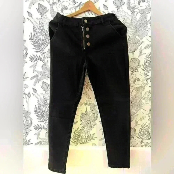 Denim - Black Jeans with Buttons and Zipper Fly